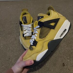 Nike Air Jordan 4 Lightning sneaker Yellow Mens size 9 shoe streetwear athletic